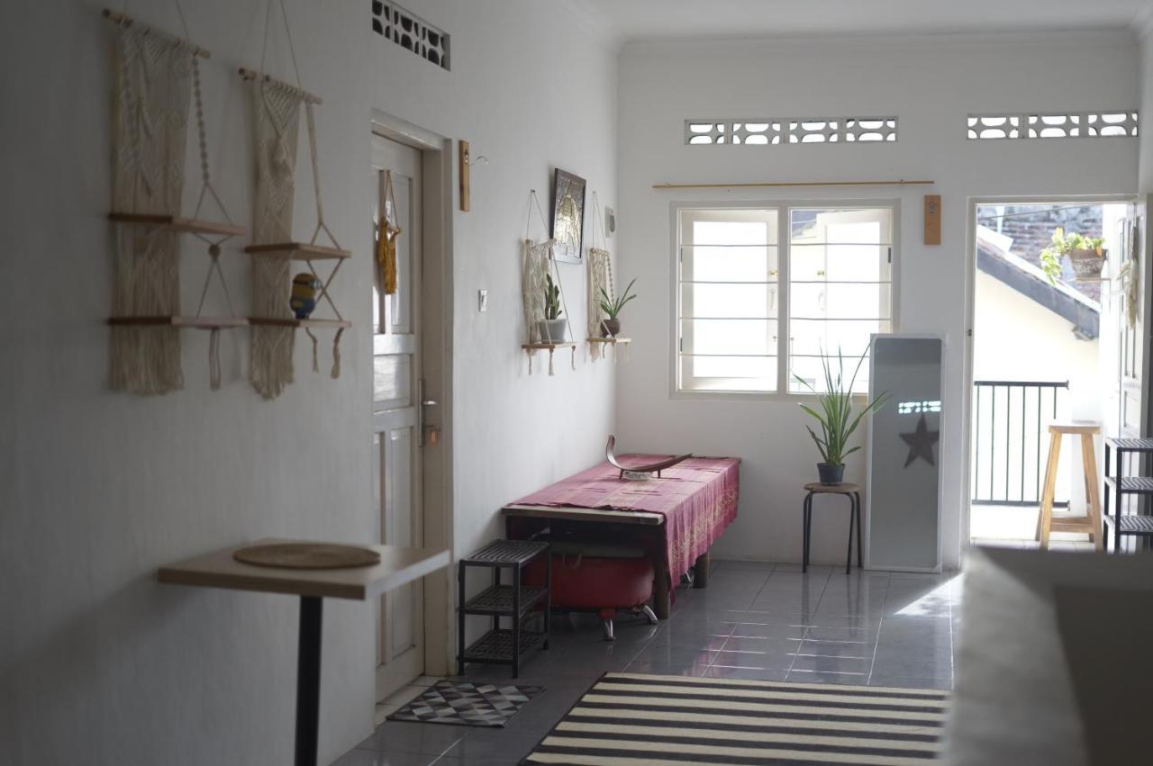 Oke Baik Hostel Yogyakarta Exterior photo