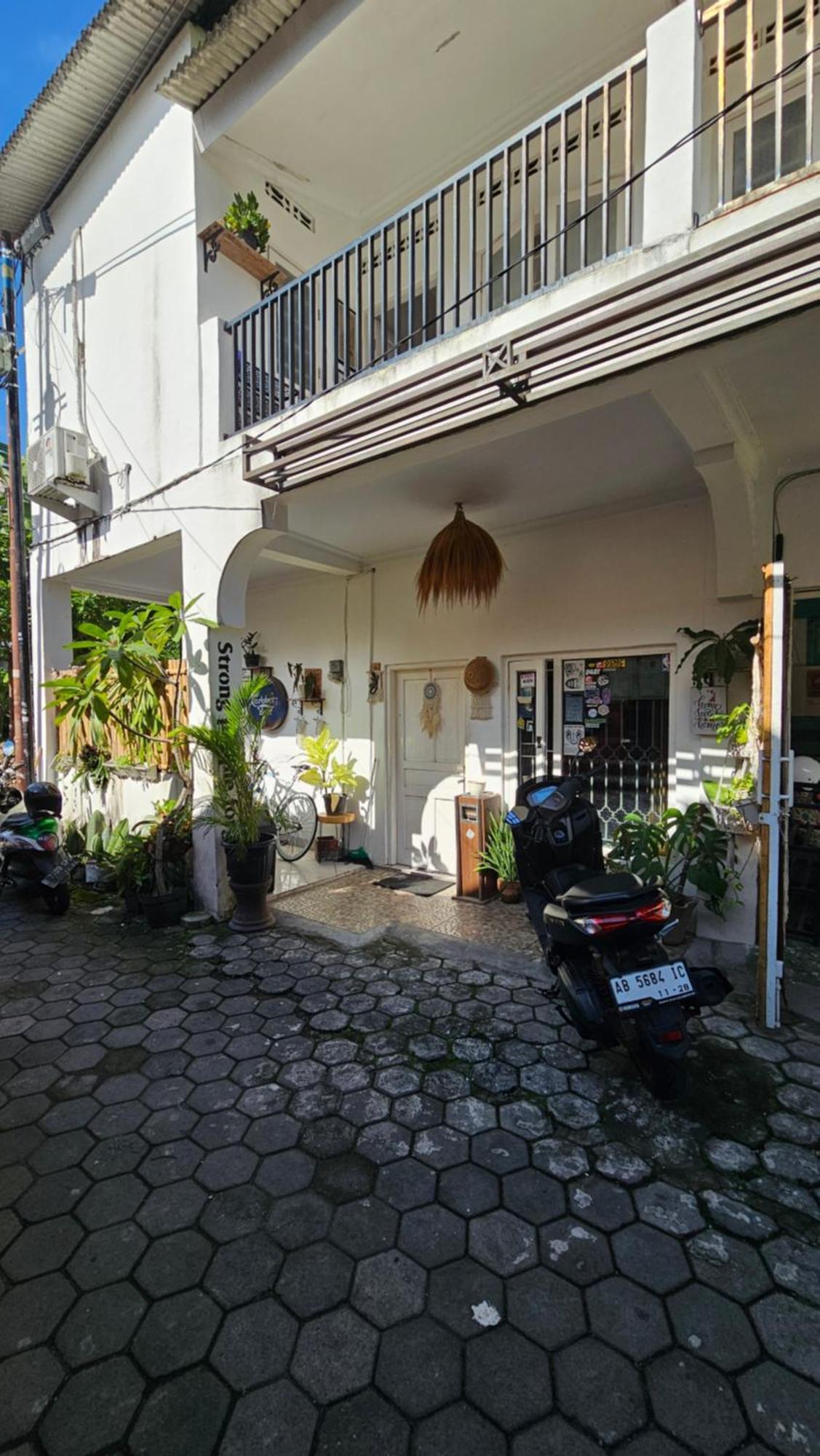 Oke Baik Hostel Yogyakarta Exterior photo